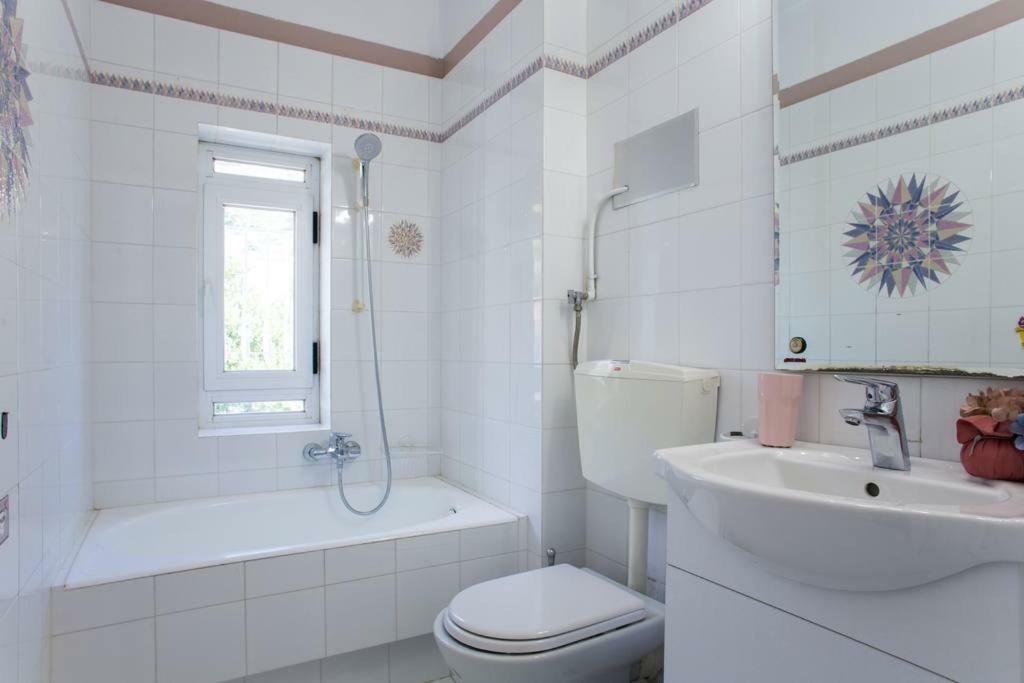 Beautiful, Private Villa By The Sea Agia Marina  Luaran gambar